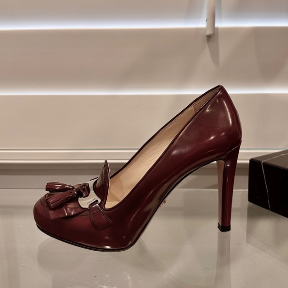 PRADA Leather Ombre Pumps with Tassel and Silver Plate Detail - Picture 1 of 5